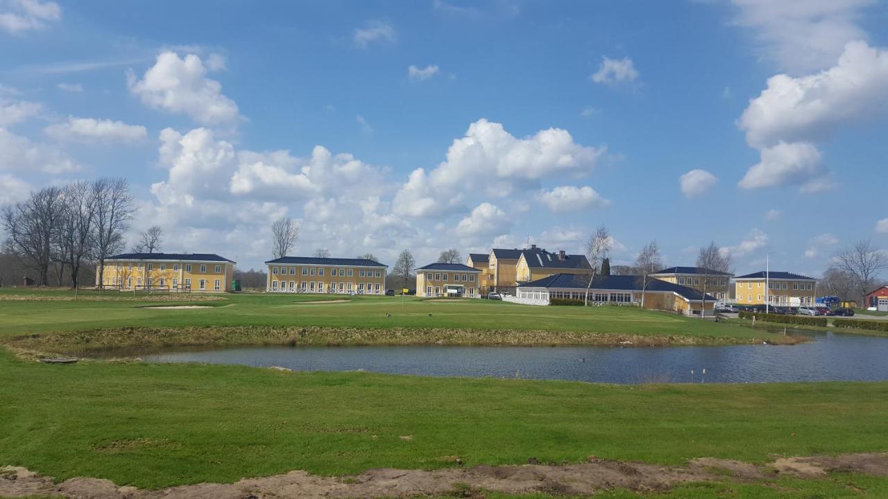 Melleruds Golfklubb Bed & Breakfast Экстерьер фото