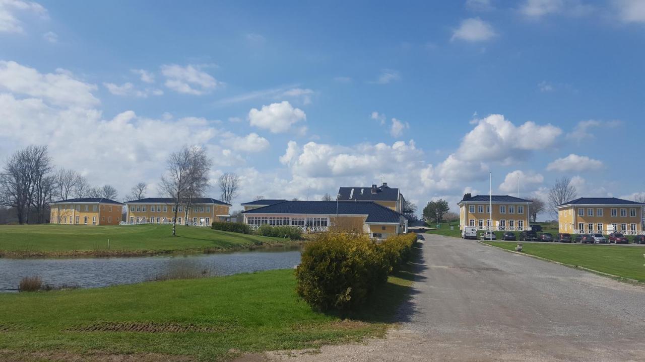 Melleruds Golfklubb Bed & Breakfast Экстерьер фото