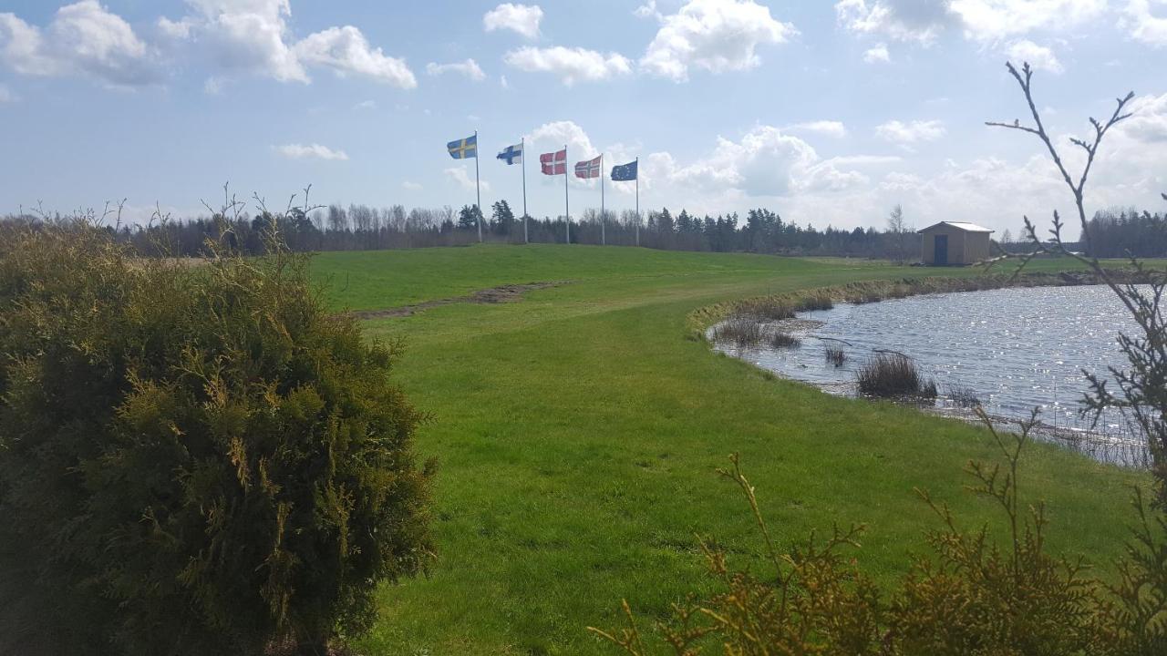 Melleruds Golfklubb Bed & Breakfast Экстерьер фото